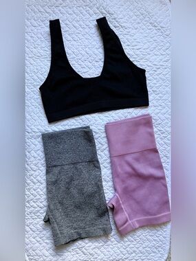 BUNDLED (S-M) Colsie, Ribbed Sports Bra and High-Waist Shorts
